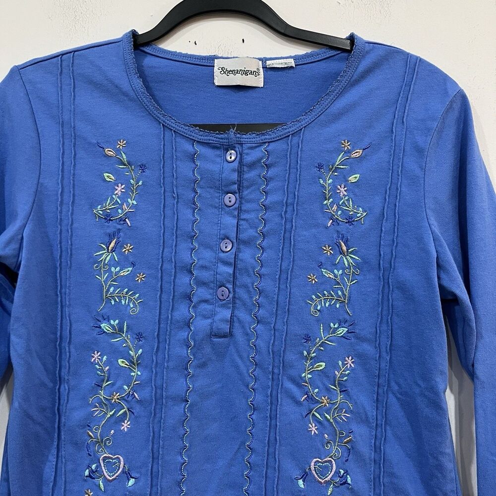 Shenanigans Floral Embroidered Top Cottage Size Small - Picture 2 of 4